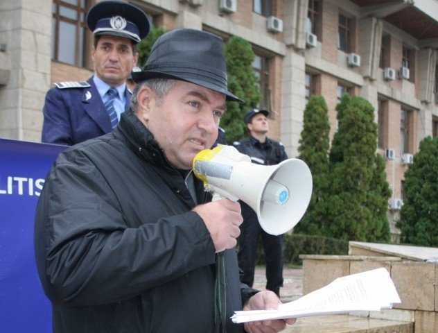  Înmormântarea lui Vasile Ciuhureanu, liderul sindicatului poliţiştilor, va fi luni