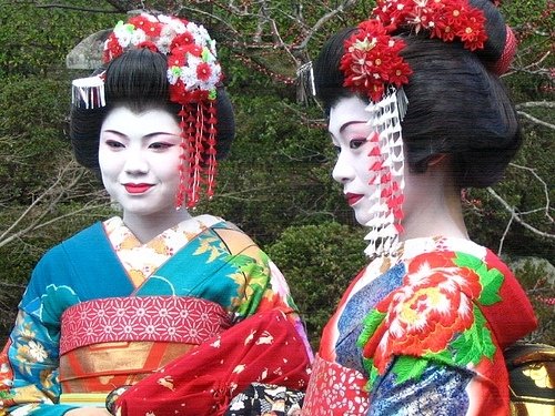  Se stie mai putin: În Japonia, în trecut, stângăcia unei femei putea trece drept motiv de divorţ.