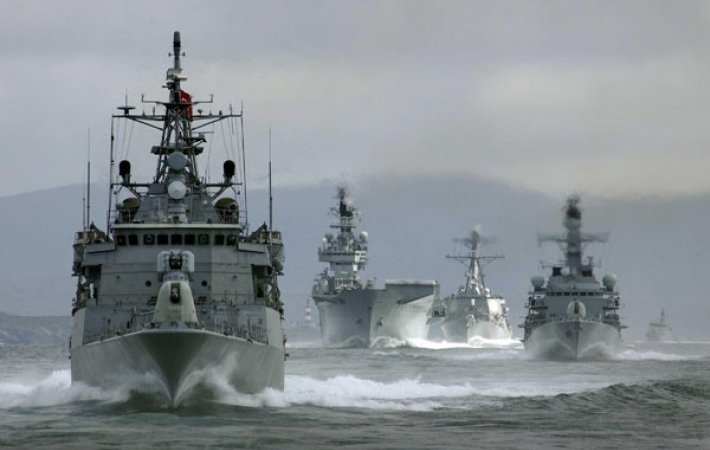  Canadienii NATO navighează în Marea Neagră cu avioane ruseşti deasupra capului