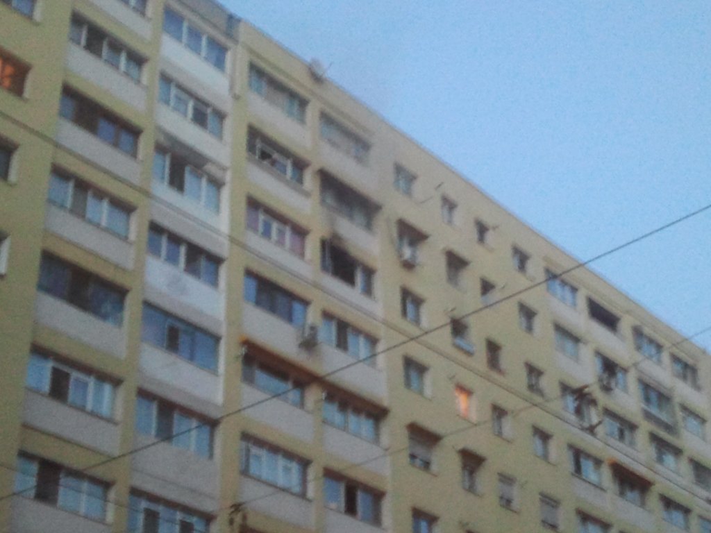  Incendiu la etajul 8 al unui bloc din Alexandru. Fum gros a ieşit pe geamuri (VIDEO&FOTO)