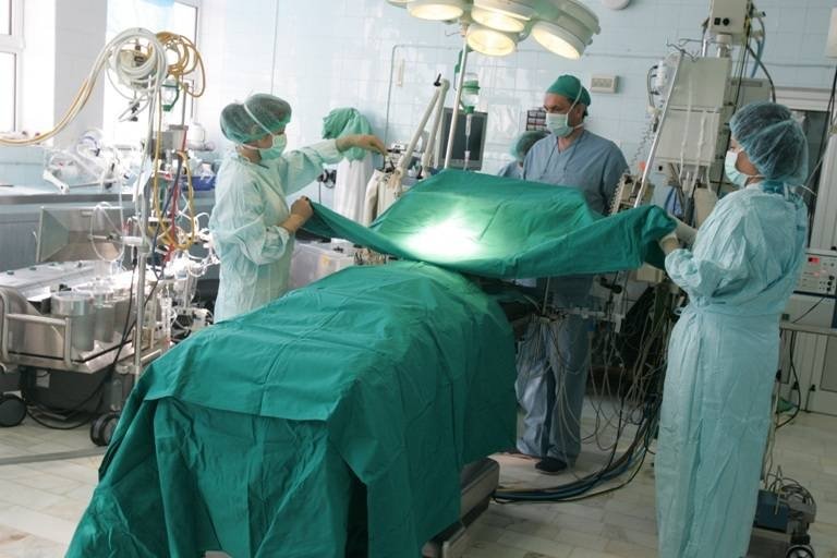  Posturi deblocate în spitale, „închise” de cei care şi-au luat concedii fără plată pentru munca în străinătate