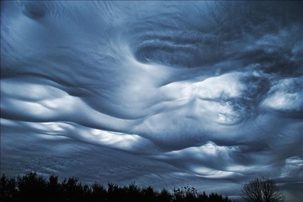  VIDEO Dansul înfricoşător al norilor de furtună. Timelapse uimitor