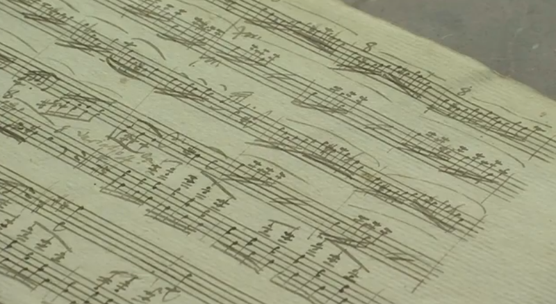  VIDEO Partitura originala a Sonatei in La major de Mozart, disparuta in urma cu peste doua secole, a fost descoperita la Budapesta
