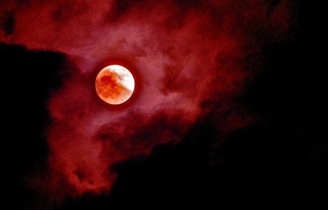  O eclipsă totală de Lună, numită şi „Lună sângerie”, vizibilă pe 8 octombrie