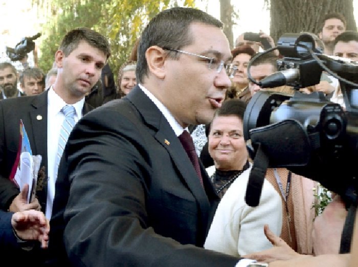  Venit în pelerinaj, premierul Ponta a fost luat la întrebări despre spionaj