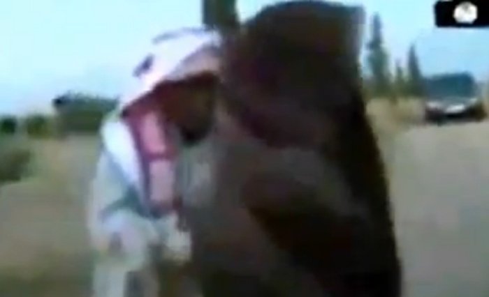  VIDEO O siriana acuzata de adulter a fost ucisa prin lapidare de tatal sau si de jihadistii din Statul Islamic