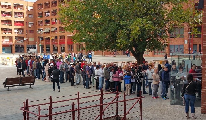  Votul in Spania: Sustinatori ai lui Victor Ponta le-au promis unor votanti tricoruri rosii, cafele, bere, suc si 10 euro, la Coslada