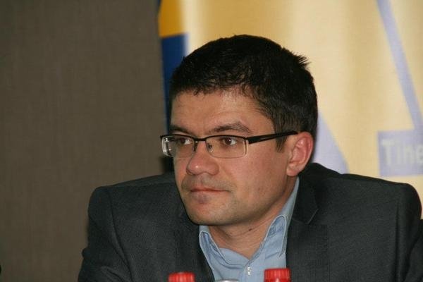  Costel Alexe: Dacă Ponta câştigă alegerile, va exista un exod imens de români