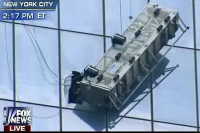  VIDEO Spaima vieții lor: Blocați la etajul 69 de la One World Trade Center în timp ce spălau geamurile