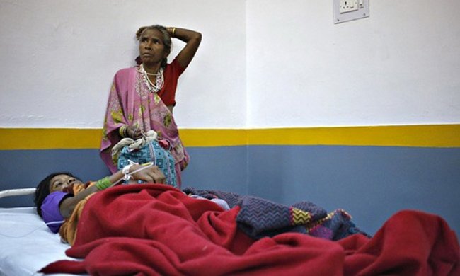  Doctor indian acuzat pentru moartea a 12 femei, dupa ce a facut 83 de operatii in mai putin de 3 ore