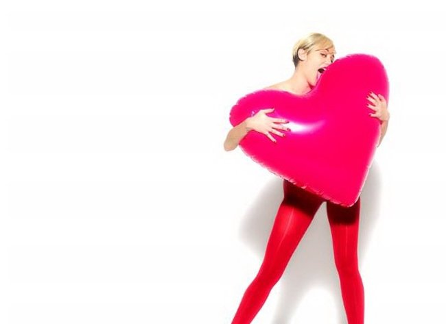  VIDEO Miley Cyrus sau strategia goliciunii ca anunț publicitar