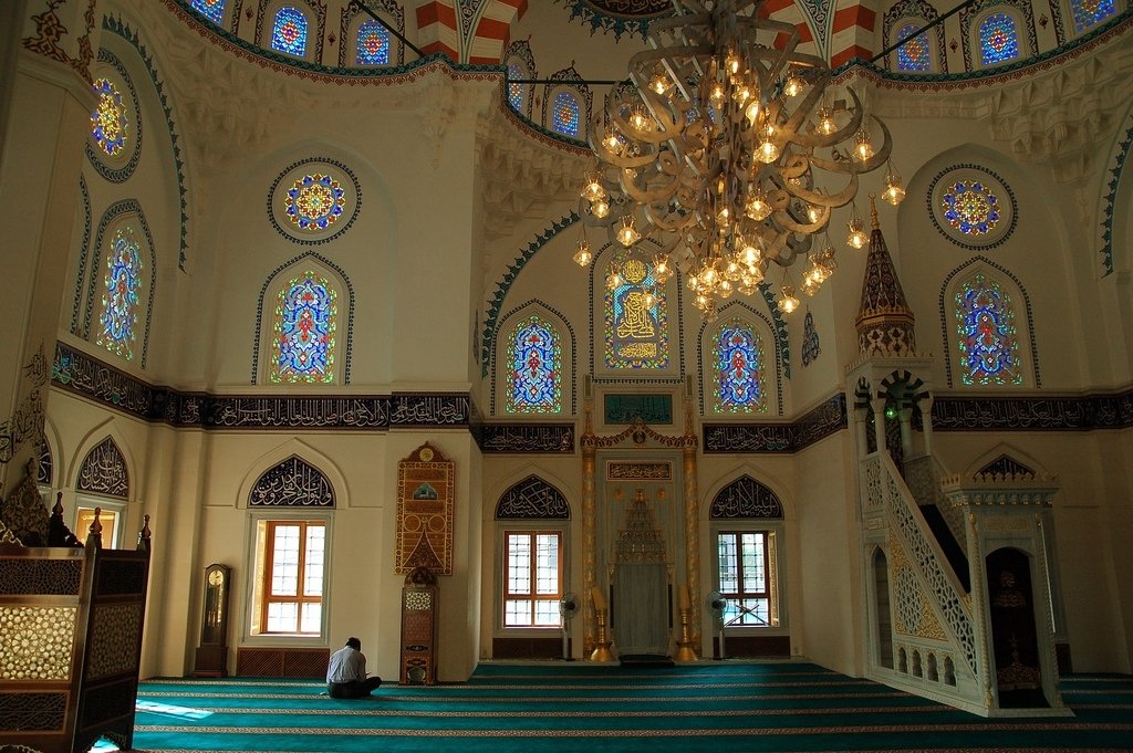 Turcia intenționează să deschidă moschei în toate universitățile de stat