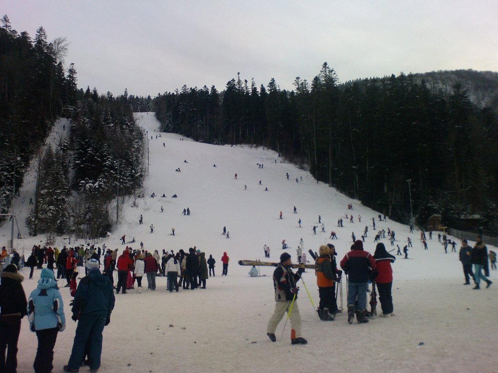  Stațiunea Azuga dă startul sezonului de schi. În weekend se deschide pârtia