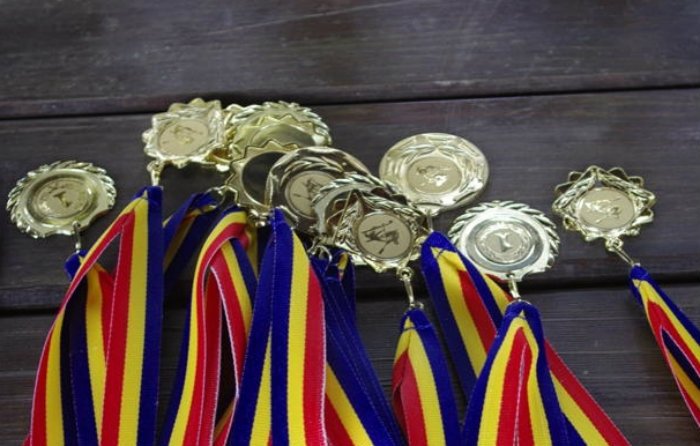  Olimpicii români au obţinut patru medalii la Turneul internaţional de informatică din Bulgaria