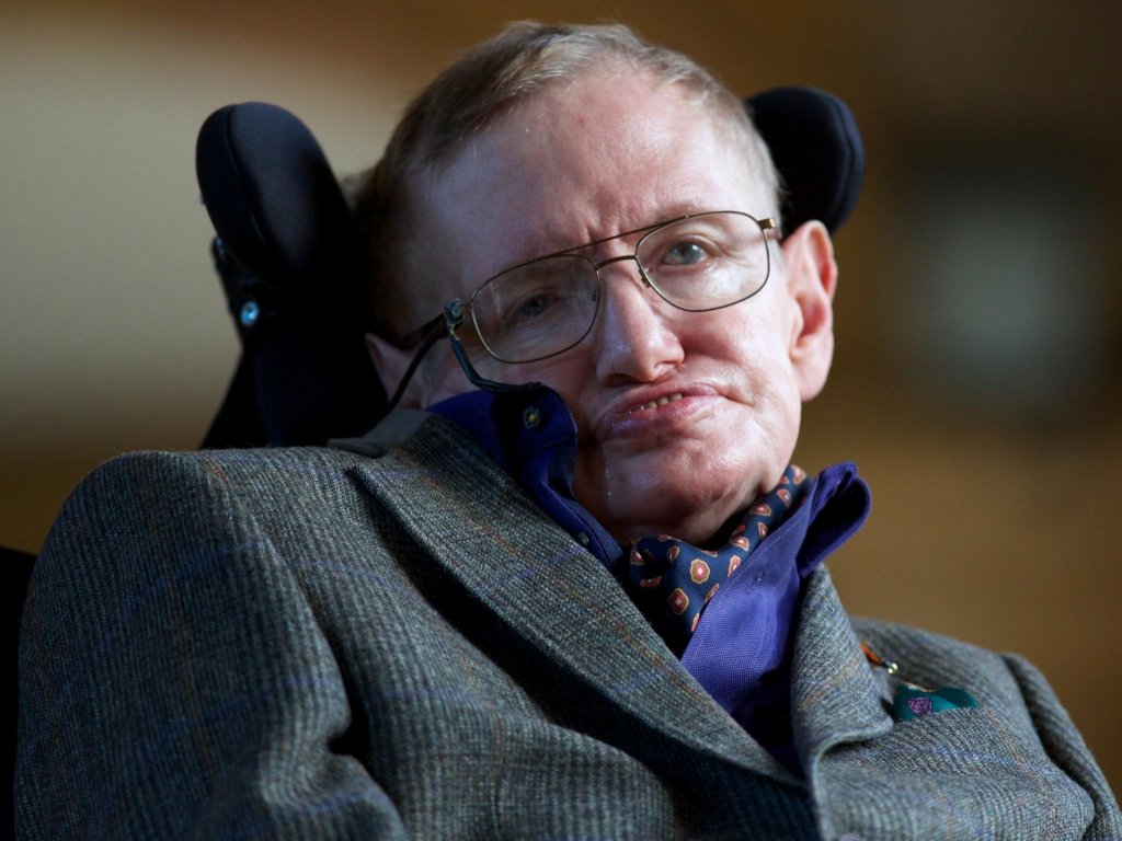  Stephen Hawking vrea să joace un personaj negativ în următorul film din seria „James Bond”