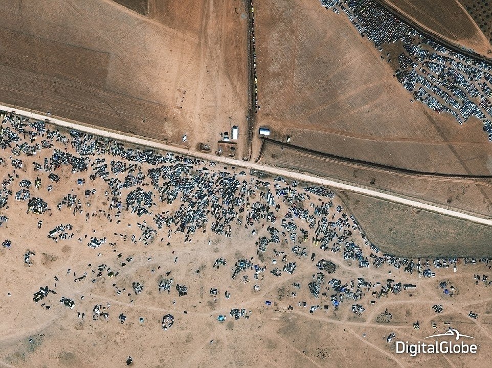  119924_82576_stiri_Imagine-deasupra-orasului-Kobane-aflat-la-granita-dintre-Siria-si-Turcia-unde-au-avut-loc-conflict
