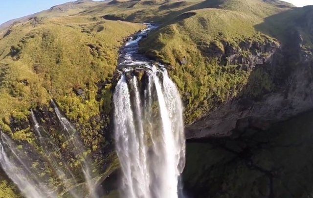  VIDEO Cele mai spectaculoase cascade islandeze, filmate cu o dronă