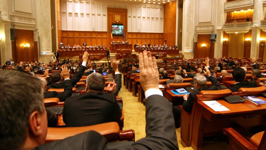 Legea bugetului: PNL votează împotrivă; UDMR va decide după dezbateri