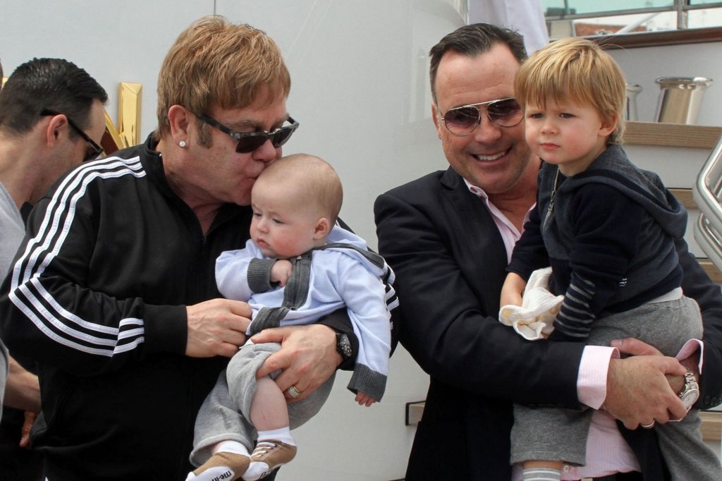  Elton John se însoară cu iubitul lui, David Furnich, duminică, la Windsor