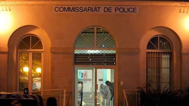  Agresorul poliţiştilor din Franţa avea pe pagina de Facebook drapelul grupării Stat Islamic