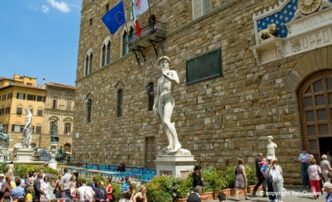  Florenţa îşi face griji pentru sculptura „David” de Michelangelo, din cauza unei serii de cutremure