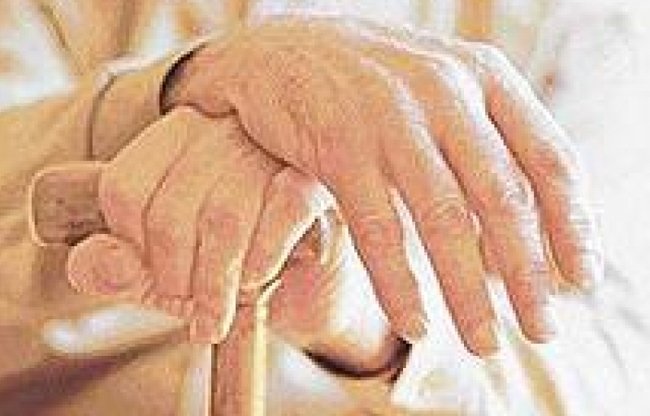  Clipe de groază: O bătrânică sechestrată de hoţi a făcut infarct