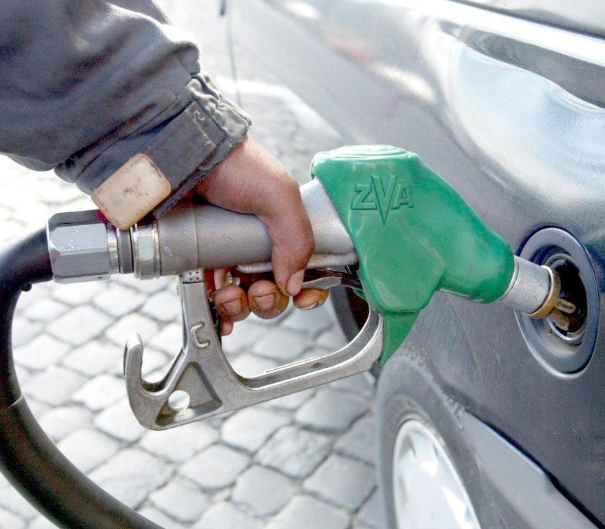  Preţul benzinei a coborât la Iaşi sub pragul de 5 lei
