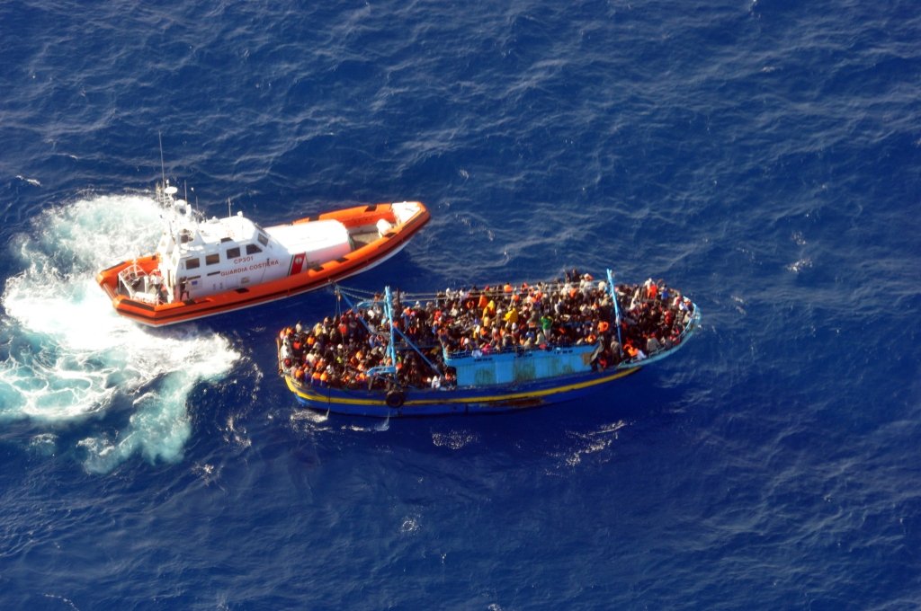  Traficanţii de imigranţi pot cumpăra nave vechi „la fel de uşor ca maşinile de ocazie”