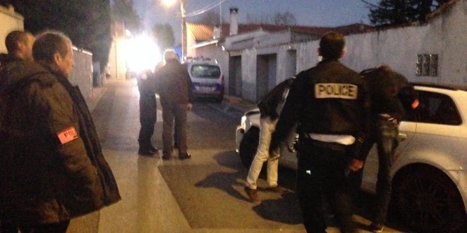  Nimes, sudul Frantei: Un sofer a intrat cu masina intr-un politist