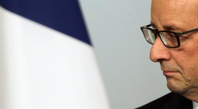  Hollande: Franţa a făcut faţă atacurilor teroriste; suntem mândri de activitatea poliţiei