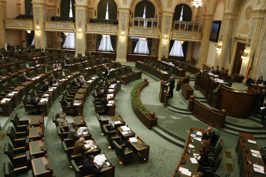  Primul proiect de lege depus in 2015 la Senat prevede reducerea numarului de parlamentari la 380