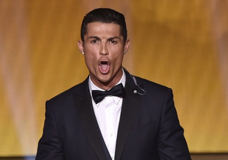  FOTO Cristiano Ronaldo a câştigat Balonul de Aur. Reacţia portughezului după ce a primit trofeul