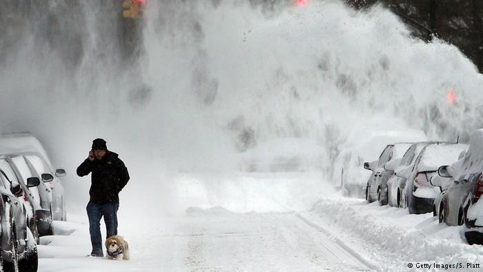  VIDEO Panică în New York. Pregătiri pentru o furtună de zăpadă istorică