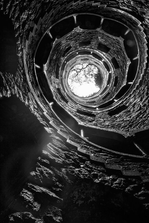  126410_86392_stiri_Palace-of-Mystery-Quinta-da-Regaleira-by-Taylor-Moore25__880