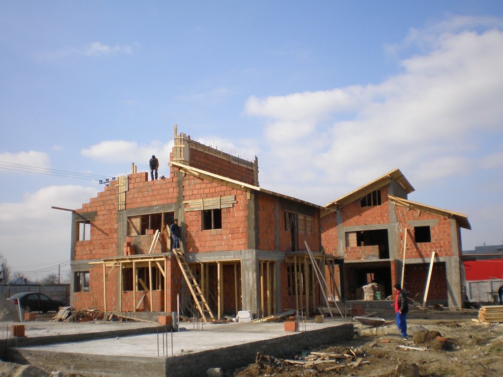  Se construieşte tot mai puîin în România. Numărul autorizaţiilor pentru locuinţe a scăzut în 2014 pentru al şaselea an consecutiv