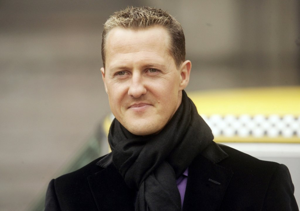  Michael Schumacher cântăreşte doar 45 de kilograme. Muşchii i se atrofiază