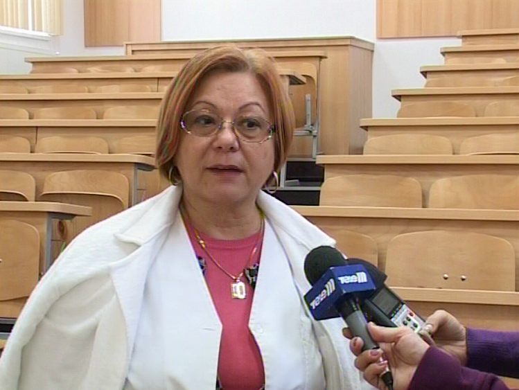  Doctoriţa Dorobăţ îşi folosea soţul drept cărăuş pentru şpaga de la studenţi, spun procurorii