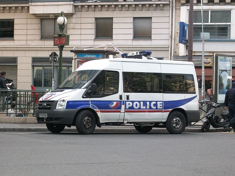  Şapte cetăţeni români, reţinuţi în Franţa după un furt