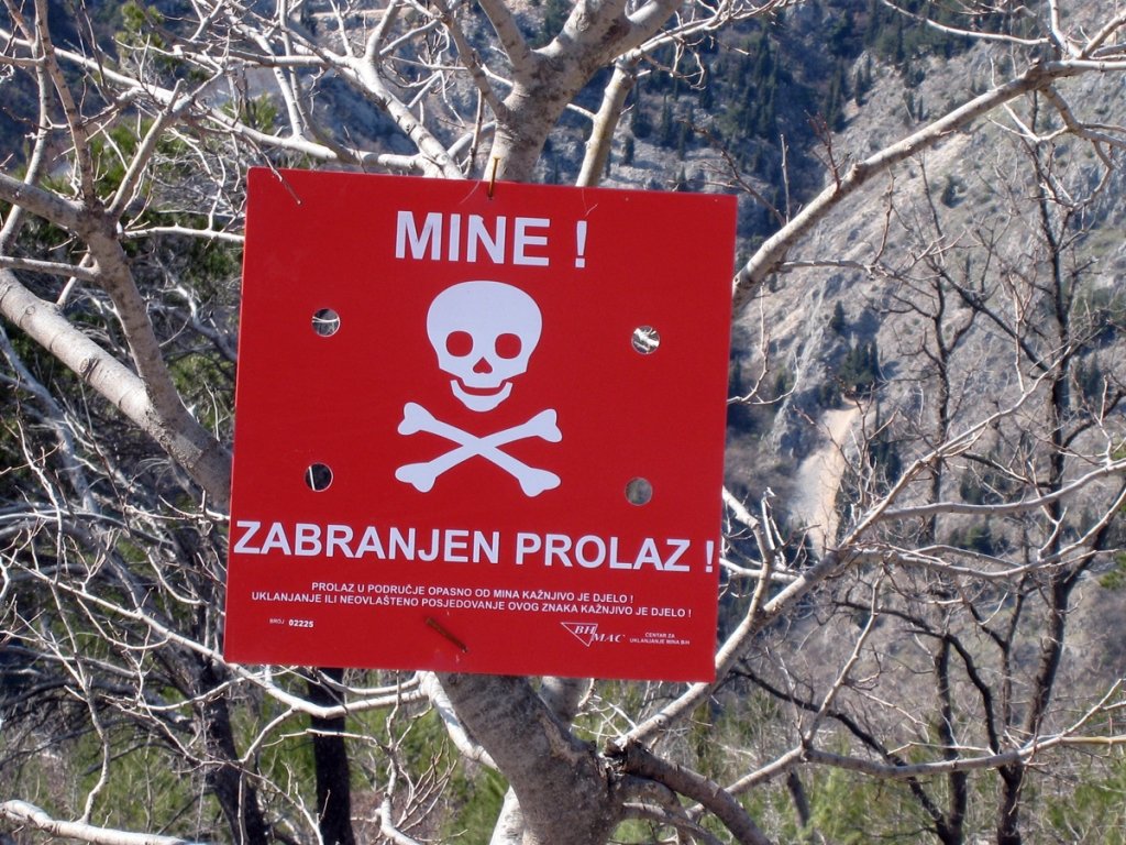  Patru morţi în urma surpării unei mine în nord-estul Bosniei