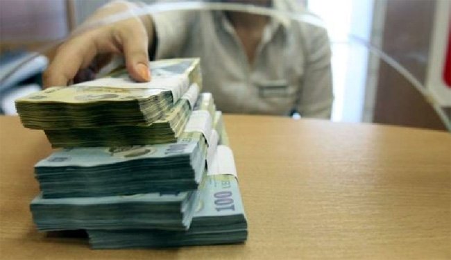  Condamnaţi să trăiască: Doi ieşeni plătesc din pensii datorii de 2 milioane de euro