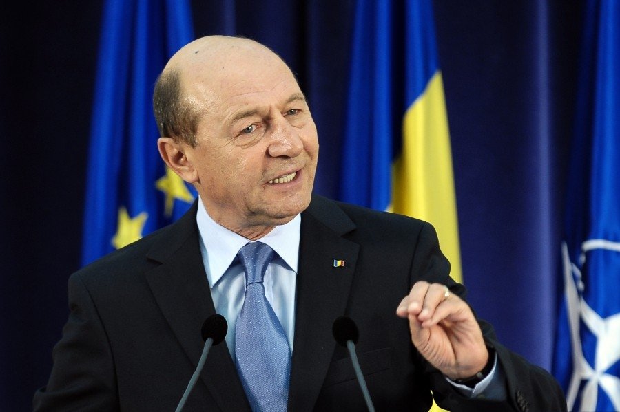 Băsescu, furibund: „Lingătorul de clanţe şi admirator de picioare a lansat astăzi o teorie”