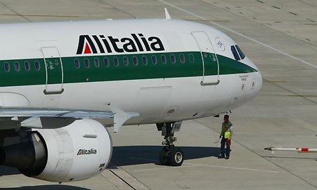  Furturi de bagaje la Alitalia: 90 de angajaţi au fost arestaţi