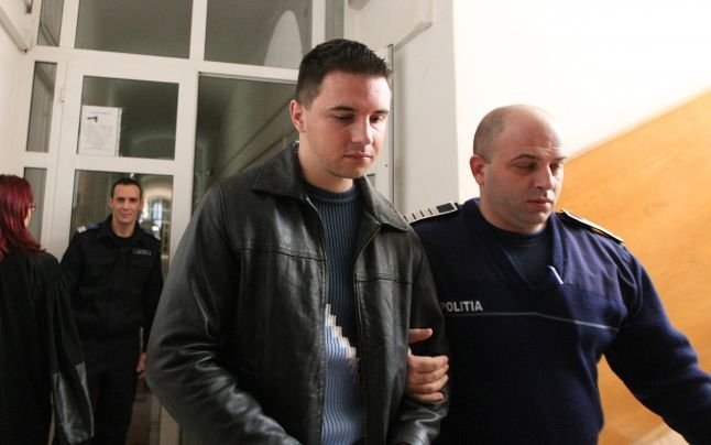  Fostul student la Medicină condamnat că a ucis şi tranşat un bărbat se căsătoreşte în închisoare cu o ucraineană