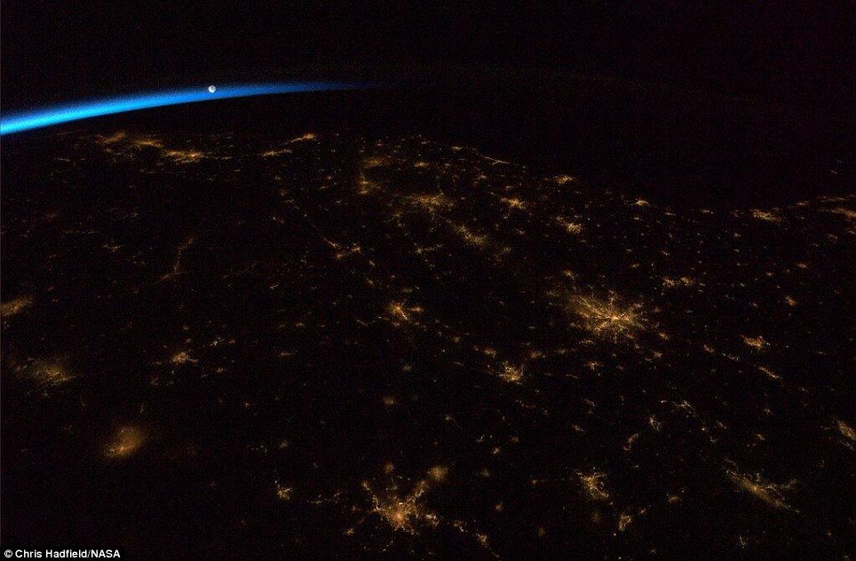  SUBLIM: Dimineaţa în spaţiu. Prima rază a zorilor, surprinsă de un astronaut NASA (VIDEO)
