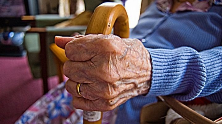  „Bunică de vânzare”. O bătrână de 88 de ani a fost abandonată de familie la Urgenţe