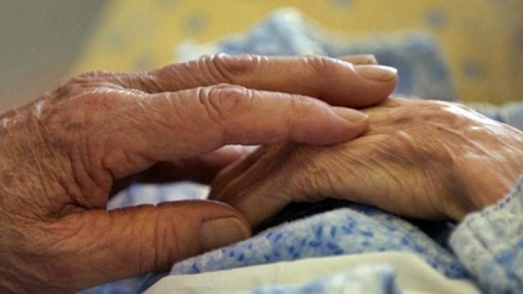 Pe bunica de 88 de ani abandonată în spital, nici fundaţiile de caritate nu o vor