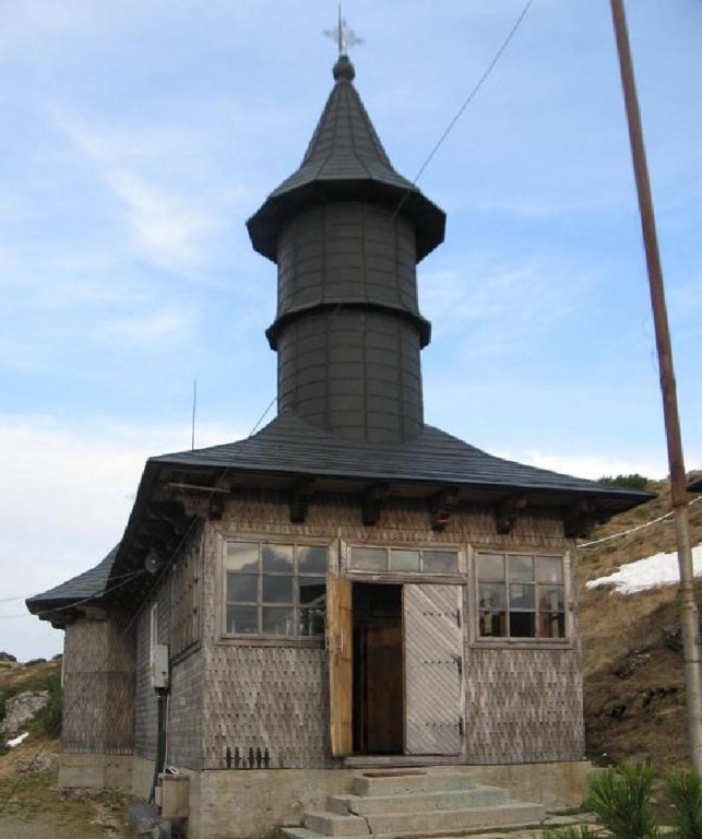  Reportaj: Află cum a decurs Noaptea Învierii, pe vârful muntelui Ceahlău (FOTO)