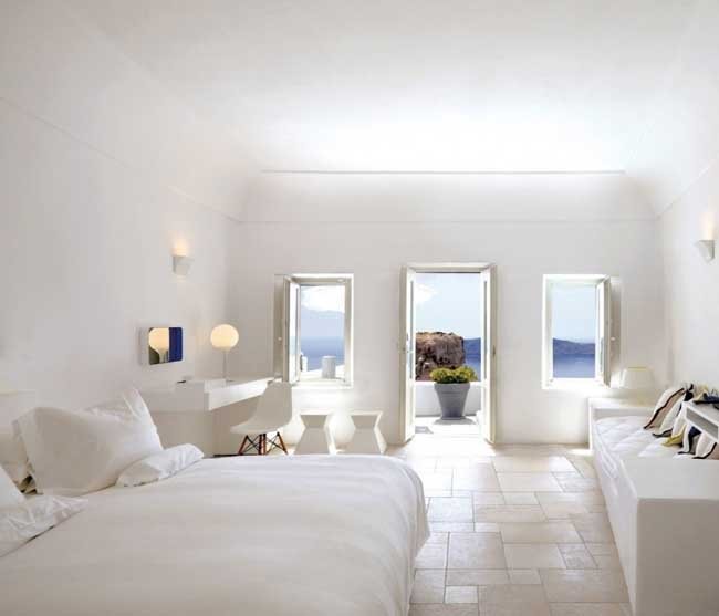  1373_1012_stiri_santorini-large-white-bedroom-with-balcony-and-view-five-star-hotel-design