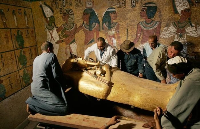  VIDEO: MISTERUL lui Tutankhamon. Ce s-a întâmplat cu MUMIA FARAONULUI, în sarcofag, imediat după îmbălsămare