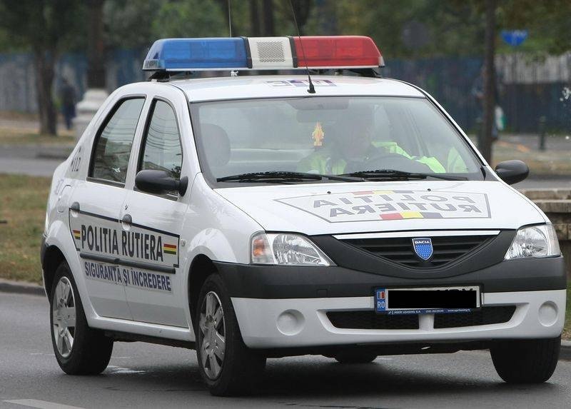  Poliţiştii din Iaşi vor primi trei maşini Dacia Logan de la Consiliul Judeţean